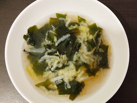 ダシダで簡単☆白菜とわかめの韓国風スープ